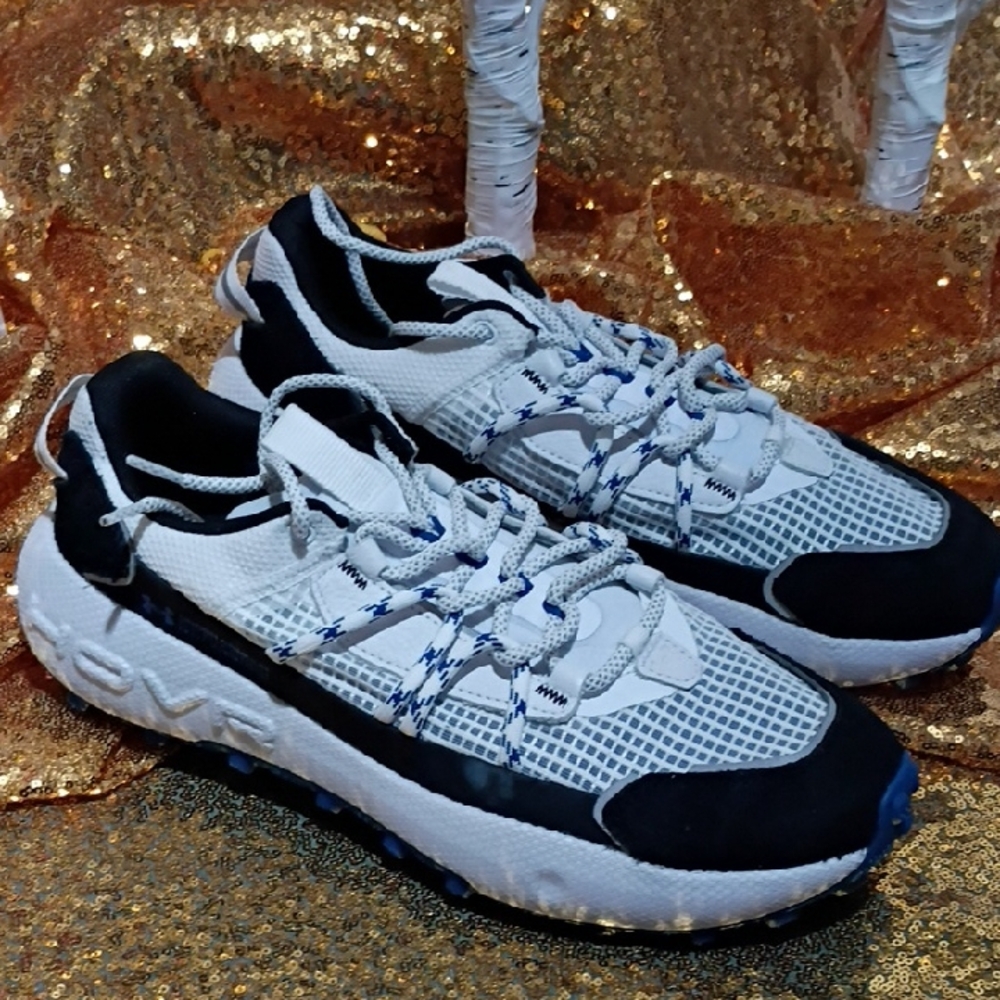 Under Armour Black and White Athletic Shoes Men's 11 Women's 12.5